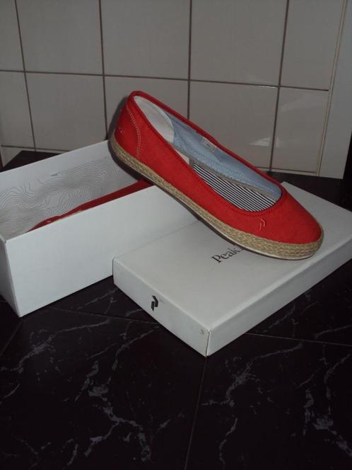 NIEUW: ballerina's PEAK PERFORMANCE maat 40 NP €75,-, Kleding | Dames, Schoenen, Nieuw, Ballerina's, Rood, Ophalen of Verzenden