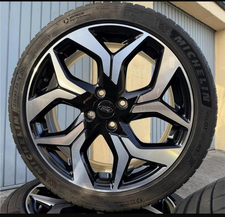 Een set originele 18-inch Ford Fiesta MK8, Auto-onderdelen, Banden en Velgen, Banden en Velgen, Zomerbanden, 18 inch, 215 mm, Personenwagen