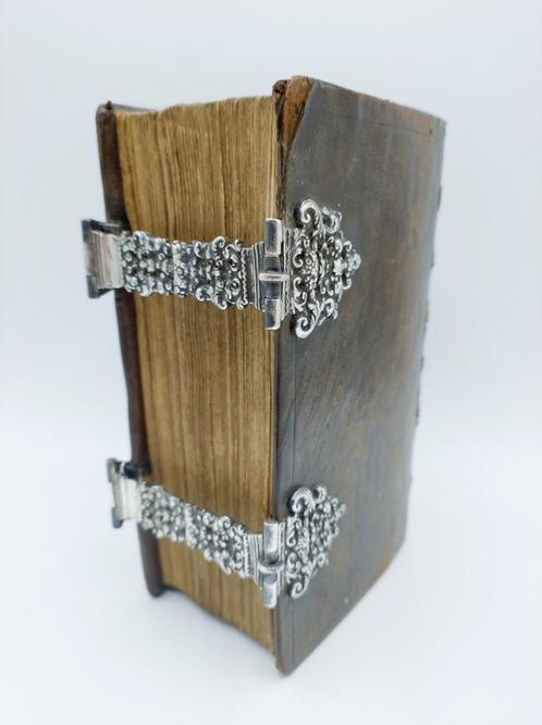 Bijbel met zilveren sloten, J. Peereboom, Leeuwarden, 1760, Antiek en Kunst, Antiek | Boeken en Bijbels, Verzenden
