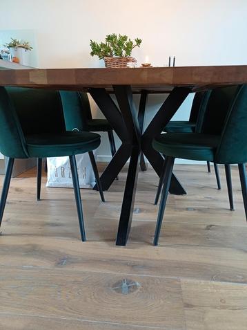Eiken tafel spinpoot zwart 180 x90 en stoelen beschikbaar voor biedingen