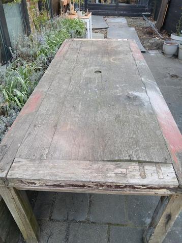 Landelijke houten (buiten)tafel beschikbaar voor biedingen