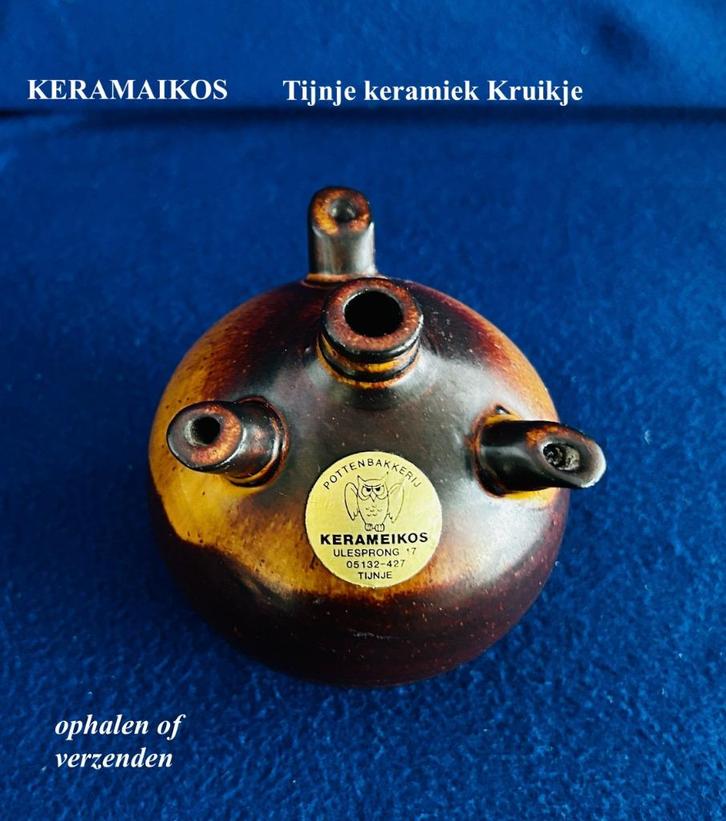 Kruikje KERAMEIKOS Tijnje Keramiek Oliekruikje Geglazuurd, Antiek en Kunst, Curiosa en Brocante, Ophalen