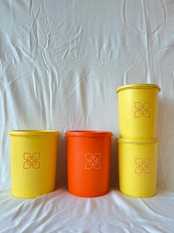 4 Vintage Tupperware cilindervormige bewaarboxen 2 maten beschikbaar voor biedingen