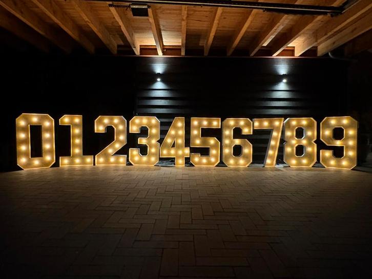 Lichtcijfers te huur 0 t/m 9 – 1 meter hoog – Hout, Hobby en Vrije tijd, Feestartikelen | Verhuur, Nieuw, Geboorte of Huwelijk