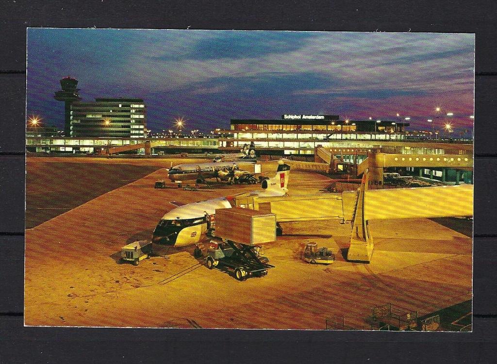 730 VLIEGTUIG, Airport Schiphol, Verzamelen, Ansichtkaarten | Themakaarten, Ophalen of Verzenden, Ongelopen, Voertuig