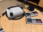 Mini nintendo gebruikt., Ophalen of Verzenden, Zo goed als nieuw, Met 2 controllers, Met games