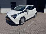 Toyota Aygo 1.0 VVT-i x-play 5 Drs. Airco, Navi. Bleuth. Cam, Voorwielaandrijving, Gebruikt, Euro 6, 4 stoelen
