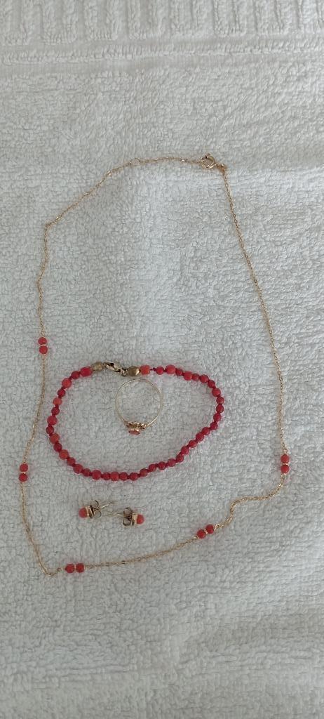 bloedkoralen sieraden set met goud, Sieraden, Tassen en Uiterlijk, Antieke sieraden, Ketting, Goud, Ophalen of Verzenden