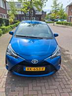 Toyota Yaris 1.5 Hybrid 100pk 5D CVT 2017 Blauw, Auto's, 47 €/maand, Origineel Nederlands, Te koop, 5 stoelen