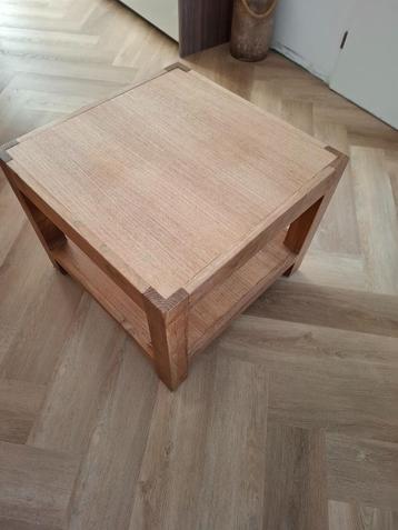 2 Teakhouten salontafels 60 X 60 X 48 beschikbaar voor biedingen