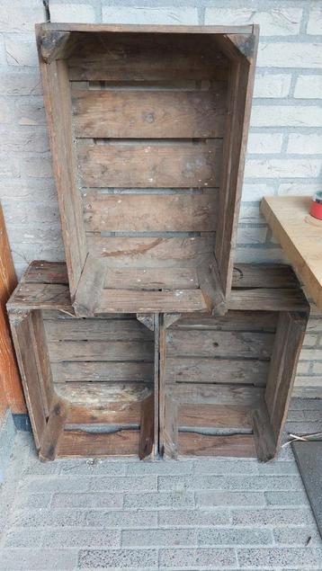 Originele fruitkisten uit 1972, 1973 en 1975 beschikbaar voor biedingen