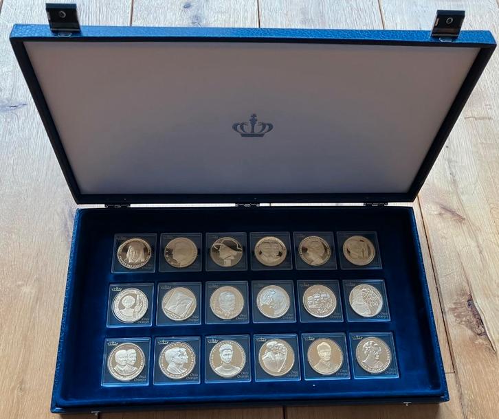 penningset 'Onze Oranjes'' in cassette, Postzegels en Munten, Penningen en Medailles, Overige materialen, Nederland, Ophalen