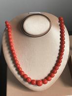 Vintage bloedkoraalketting met zilveren bolsluiting, Ophalen of Verzenden, Zilver, Ketting