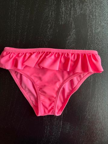 Maat 80 Zwembroekje roze met roezel beschikbaar voor biedingen
