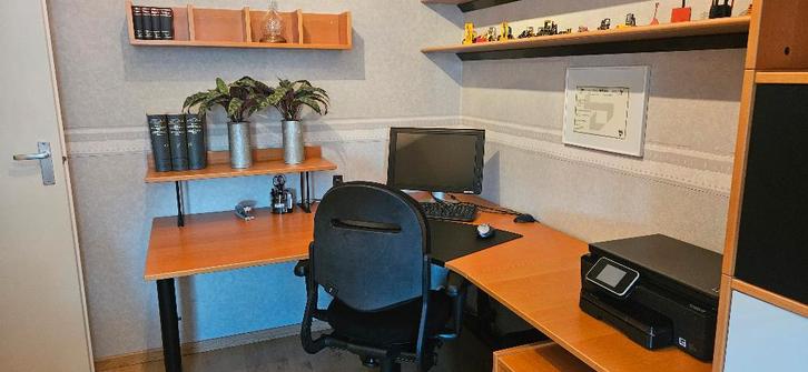 bureau , kasten Ikea en bureaustoel, Huis en Inrichting, Bureaus, Gebruikt, Bureau, In hoogte verstelbaar, Ophalen