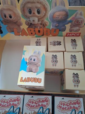 Te koop 17 labubu poppetjes beschikbaar voor biedingen