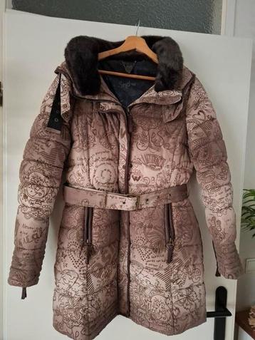 Prachtige desigual winterjas mt 44 zgan! Vaste  lage prijs  beschikbaar voor biedingen
