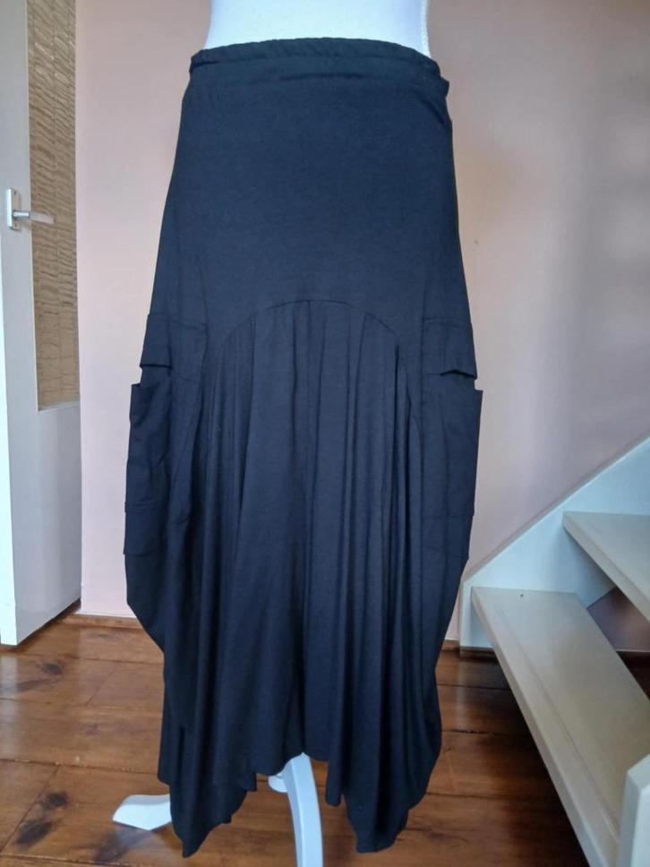 Mooie zwarte rok van Bobbert - Nieuw, Kleding | Dames, Rokken, Nieuw, Maat 38/40 (M), Zwart, Onder de knie, Ophalen of Verzenden