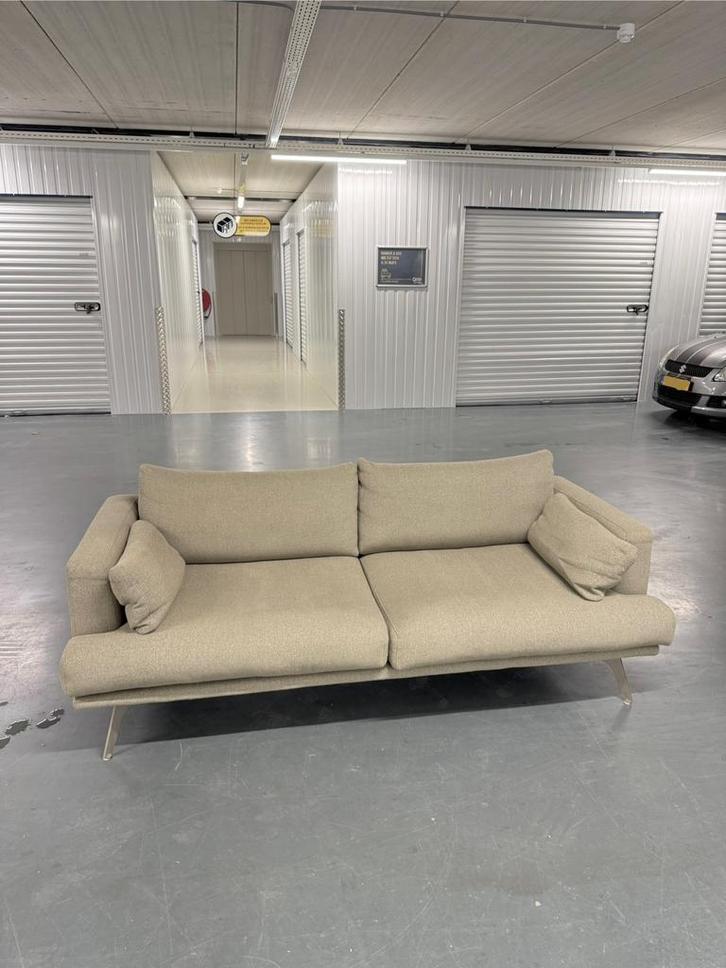 Goossens Parker 2,5-zitsbank – Scandinavisch Design – Beige, Huis en Inrichting, Banken | Sofa's en Chaises Longues, Zo goed als nieuw