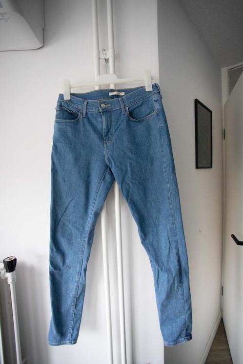 Lichte jeans Levi's 710 super skinny maat 31 lengte 30, Kleding | Dames, Spijkerbroeken en Jeans, Zo goed als nieuw, W30 - W32 (confectie 38/40)