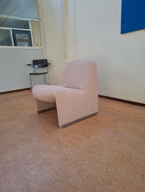 Artifort Alky Fauteuil, Huis en Inrichting, Fauteuils, Gebruikt, Metaal, Stof, 75 tot 100 cm, 75 tot 100 cm, Ophalen of Verzenden