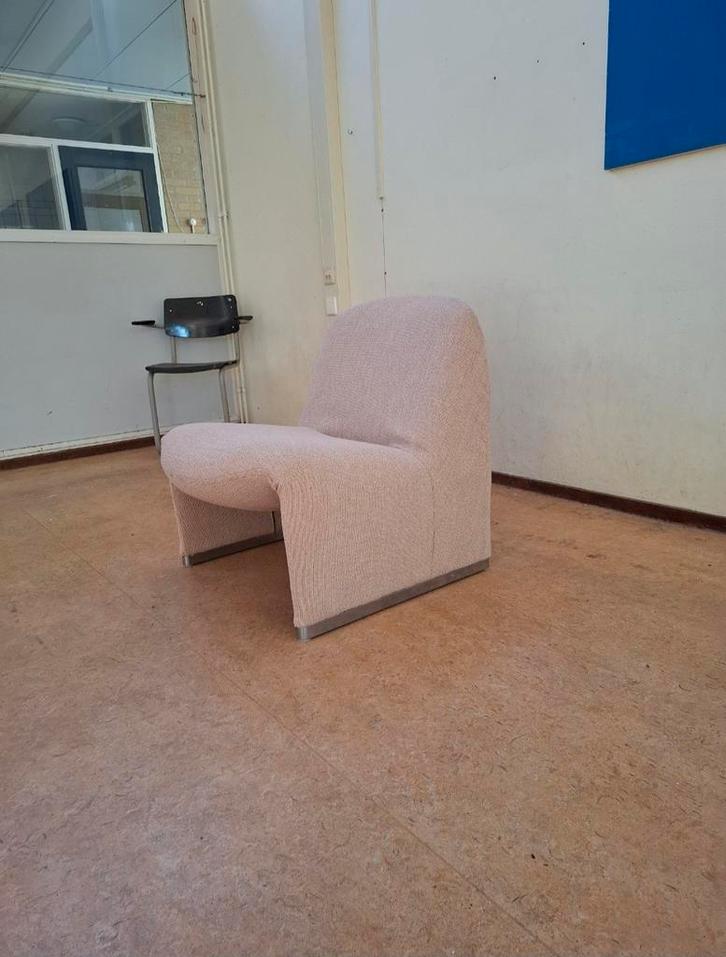Artifort Alky Fauteuil, Huis en Inrichting, Fauteuils, Gebruikt, Metaal, Stof, 75 tot 100 cm, 75 tot 100 cm, Ophalen of Verzenden