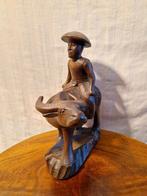 Handgesneden Houten Beeld – Man op Waterbuffel | 28 cm Hoog, Ophalen of Verzenden