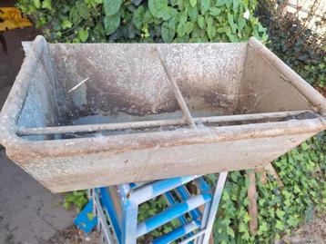 Voerbakken 4 stuks beschikbaar voor biedingen