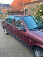 Renault 19 1.4 RN SDN U9 1994 Rood, Auto's, Voorwielaandrijving, 58 pk, Origineel Nederlands, 30 €/maand