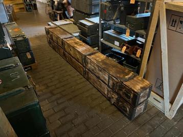 Geborstelde en Gebrande legerkisten 2m81 lang, TV MEUBEL beschikbaar voor biedingen