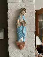 Religieus mariabeeld om op te hangen, Ophalen