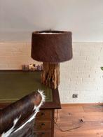 Unieke Lamp: Koeienhuid & Houten Voet, Ophalen, Zo goed als nieuw, Hout, Minder dan 100 cm