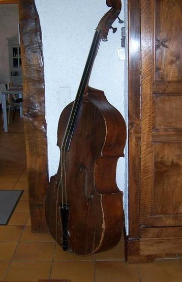 Oude kapotte Contrabas GEZOCHT  beschikbaar voor biedingen
