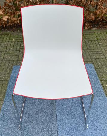 Arper 46 stoelen rood met wit beschikbaar voor biedingen