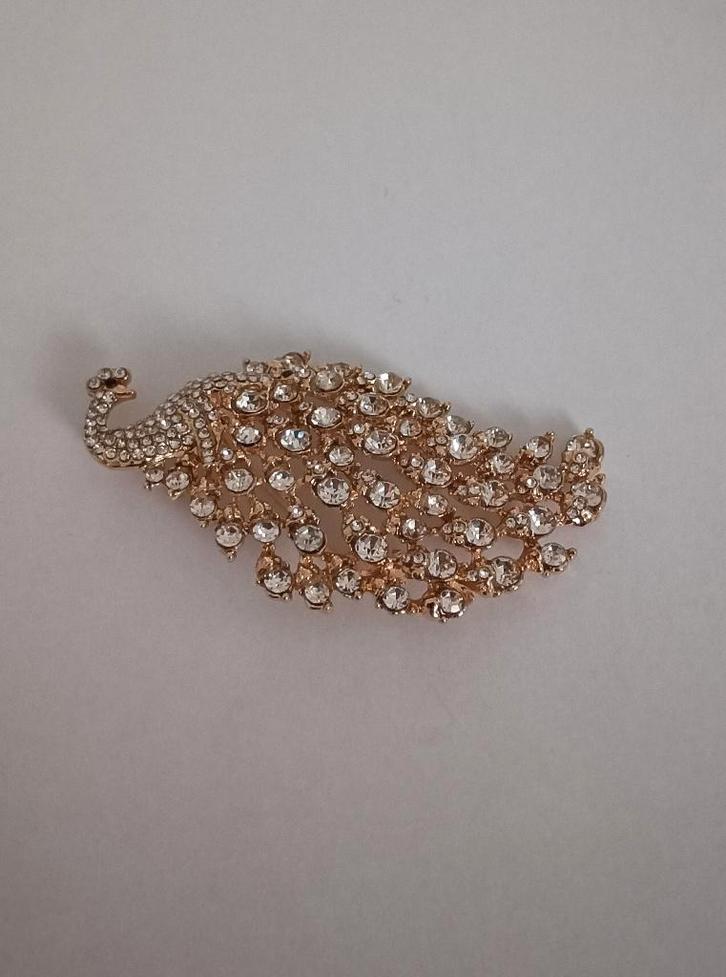 Pauw broche, Sieraden, Tassen en Uiterlijk, Broches, Nieuw, Overige materialen, Overige kleuren, 7 tot 10 cm, Met strass, Ophalen of Verzenden