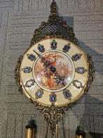 Antieke Wandklok met Romantisch Tafereel, Ophalen of Verzenden