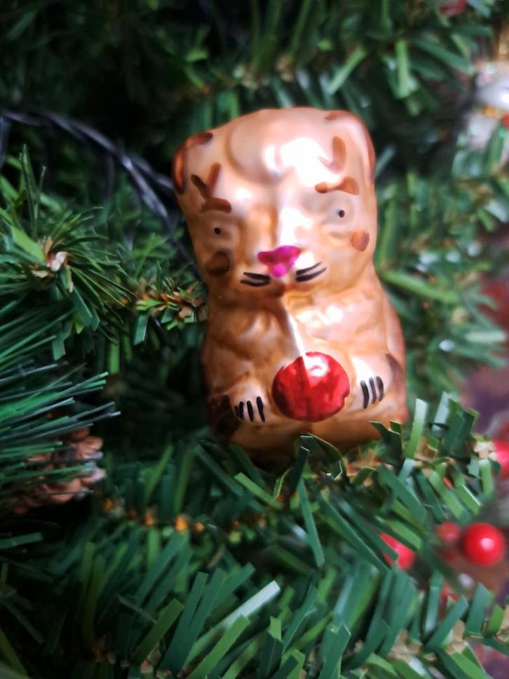 Unieke kerstbal van Inge Glas, hangend spelende kat, glas, Diversen, Kerst, Ophalen of Verzenden