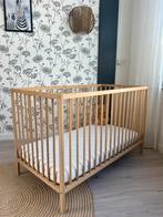 Houten baby ledikant inclusief matras, Ophalen, Zo goed als nieuw, Jongetje of Meisje