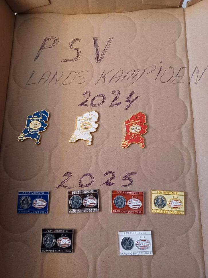 Pins  PSV Landskampioen jaar 2024 en 2025, Verzamelen, Speldjes, Pins en Buttons, Zo goed als nieuw, Sport, Ophalen