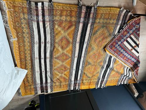 Prachtig okergeel tapijt 260x155 cm, Huis en Inrichting, Stoffering | Tapijten en Kleden, Gebruikt, 150 tot 200 cm, 200 cm of meer