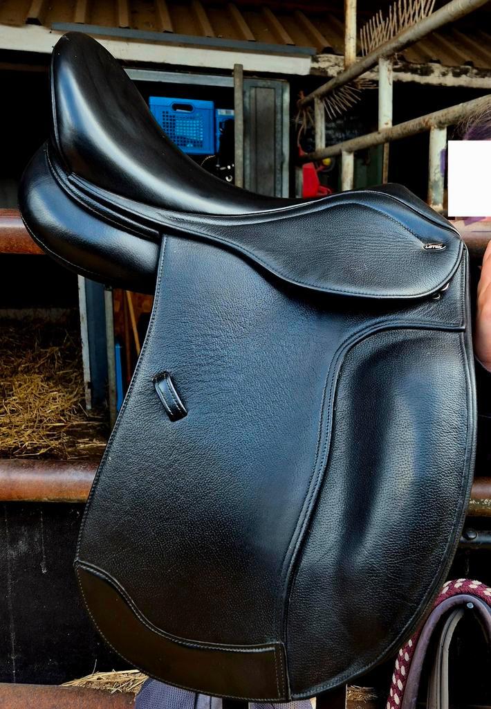 Tekna LeTek dressuurzadel 17 inch zwart, Dieren en Toebehoren, Paarden en Pony's | Zadels, Zo goed als nieuw, Dressuur, Ophalen