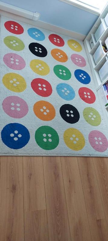 Kleurrijk Kindertapijt met Knoopjes Design beschikbaar voor biedingen