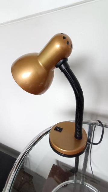 vintage goud kleurig bureaulampje retro design jaren 80 lamp beschikbaar voor biedingen