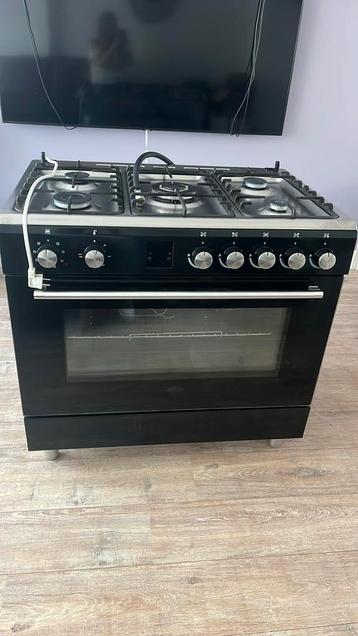 Gasfornuis met oven beschikbaar voor biedingen