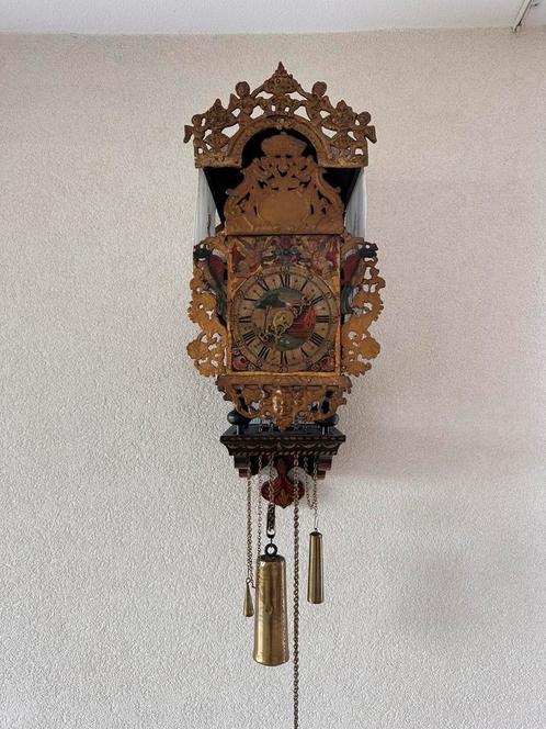 Friese klok – handbeschilderd, volledig werkend, mechanisch, Antiek en Kunst, Antiek | Klokken, Ophalen of Verzenden