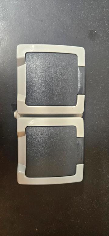 Nieuw dubbel stopcontact IP65 beschikbaar voor biedingen