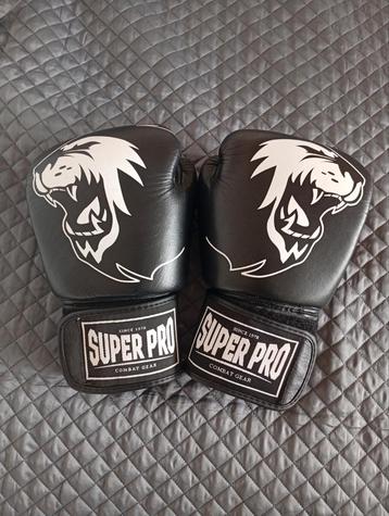 Super Pro Combat Gear Bokshandschoenen 14oz beschikbaar voor biedingen