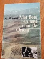 Met de fiets en tent aar de Oriënt, gesigneerd G. Monnink, Ophalen of Verzenden, Gelezen, Europa