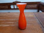 Vintage opaline vaasje in oranje/rood, 23 cm., Antiek en Kunst, Antiek | Glas en Kristal, Ophalen of Verzenden