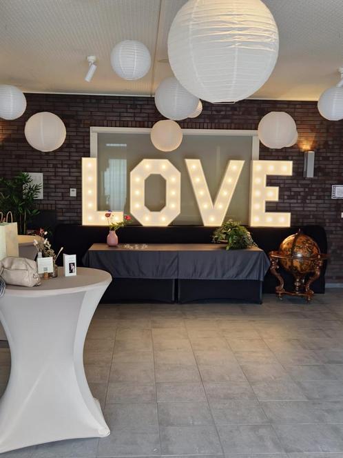 LOVE letters te koop! Bruiloft / Baby / Borrel, Hobby en Vrije tijd, Feestartikelen | Verhuur, Zo goed als nieuw, Geboorte of Huwelijk
